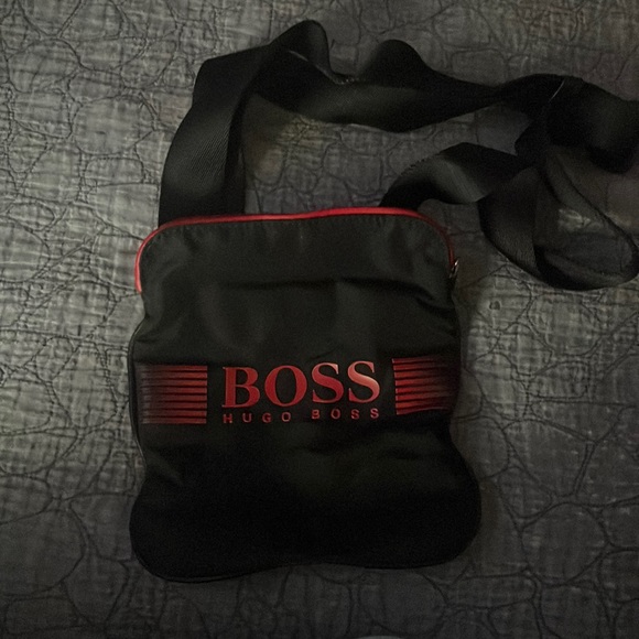 HugoBoss❤️🖤CrossBody ManPurse❤️🖤 - Picture 1 of 12